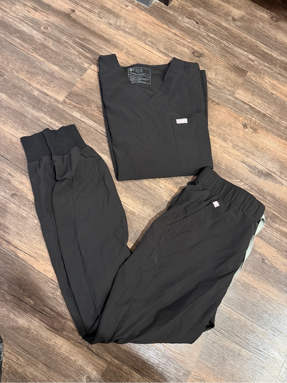 FIGS Men’s Black Scrub Pants and top. Technical collection
